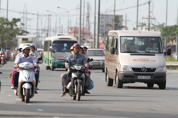 Đề xuất tịch thu xe vi phạm đang gặp phải nhiều ý kiến trái chiều Ảnh: HOÀNG TRIỀU