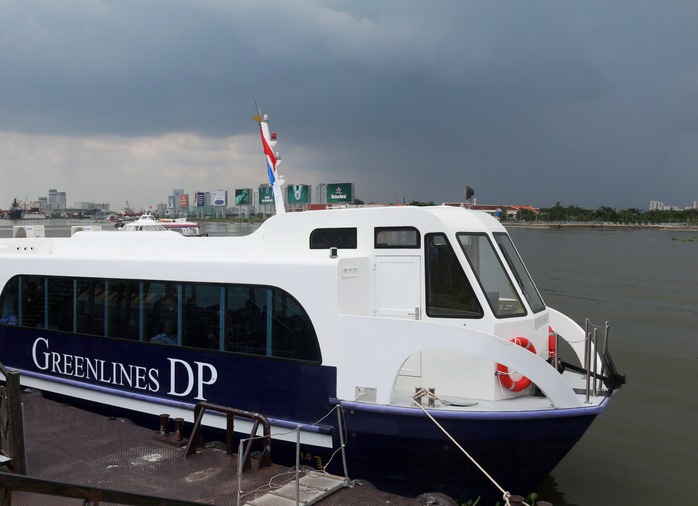 Tàu cao tốc 2 thân chạy thử nghiệm trên sông Sài Gòn ngày 16-8