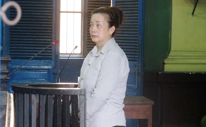 Bị cáo Đinh Gia Thị Vân Anh tại phiên tòa