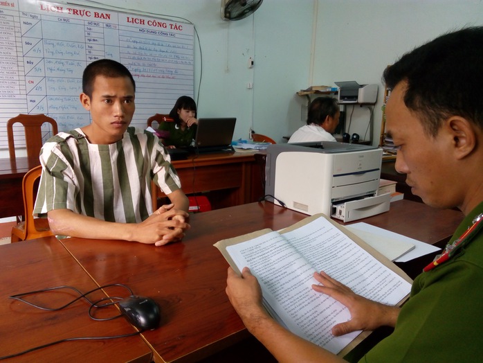 Phan Văn Hưng tại cơ quan công an