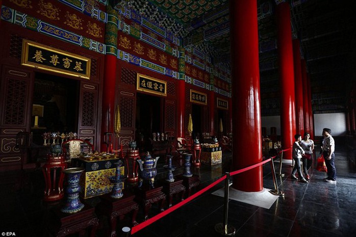 Ban quản lý Di Hòa Viên phiên bản gốc ở Bắc Kinh đã lên tiếng phản đối việc xây dựng phim trường này.