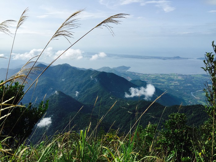 Phong cảnh hùng vĩ của Bạch Mã nhìn từ Vọng Hải Đài