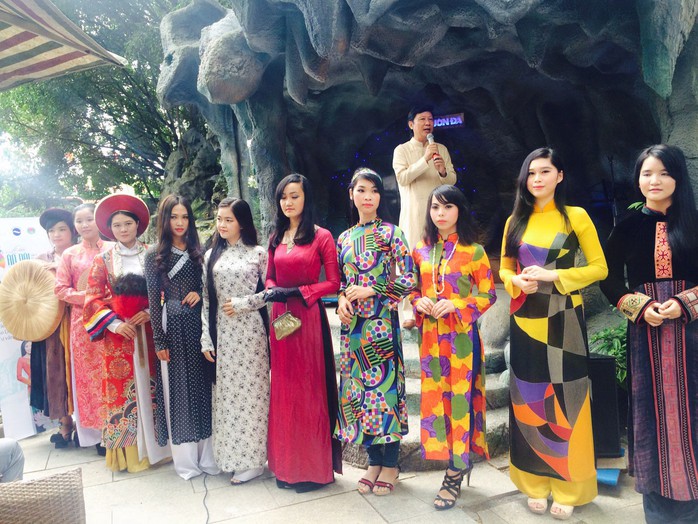 Áo dài nam màu da mới mẻ  Vietnamese traditional clothing, Ao dai