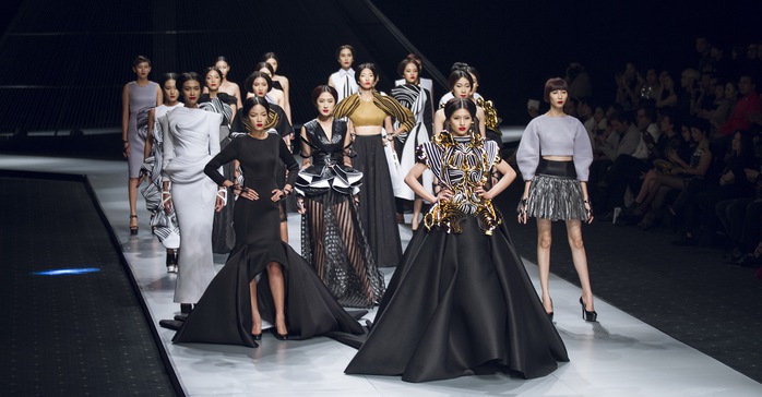 Một buổi trình diễn thời trang trong Vietnam International Fashion Week Ảnh: Nguyễn Minh Ngọc