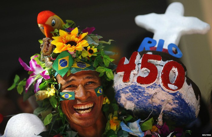 Người dân Brazil mừng sinh nhật lần thứ 450 của TP Rio de Janeiro. Ảnh: Reuters