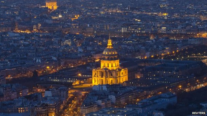 Máy bay không người lái được phát hiện gần bảo tàng quân sự Invalides. Ảnh: Reuters