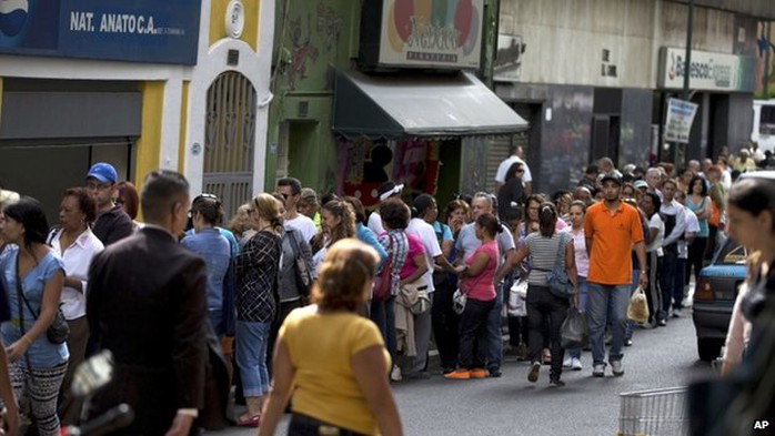 Chính phủ Venezuela cho rằng những hàng người biểu tình chống chính phủ được tạo nên một cách cố ý bởi những doanh nhân vô đạo đức