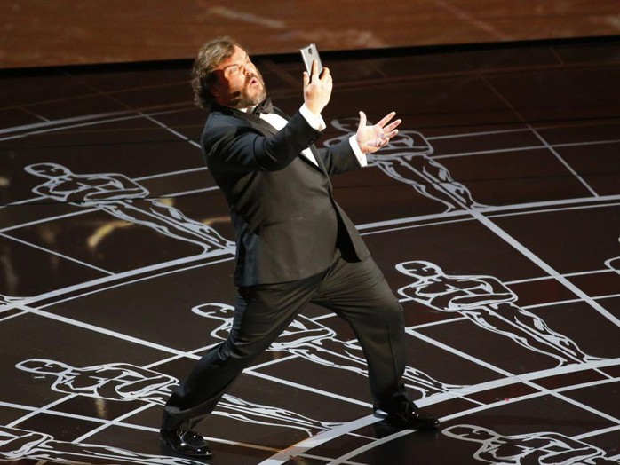 Jack Black tự sướng trên sân khấu Lễ trao Giải Oscar 2015