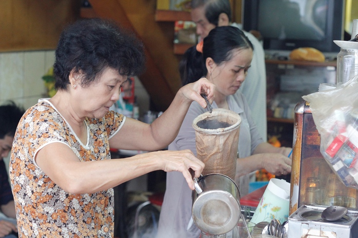 Quán cà phê vợt hiếm hoi ở TP HCM với tuổi đời hơn 60 năm. Ảnh: Phan Anh
