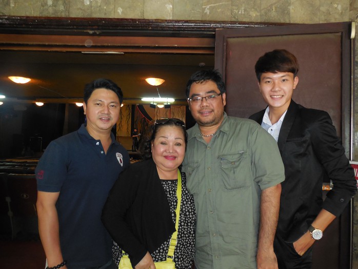 Nghệ sĩ Xuân Hồng, NSND Ngọc Giàu, đạo diễn Lê Nguyên Đạt và diễn viên Nguyễn Phi Long trong buổi họp mặt báo chí sáng 16-4 tại rạp Công Nhân