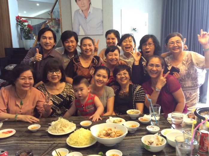 Niềm vui của gia tộc Minh Tơ trong ngày họp mặt tại nhà Kim Tử Long