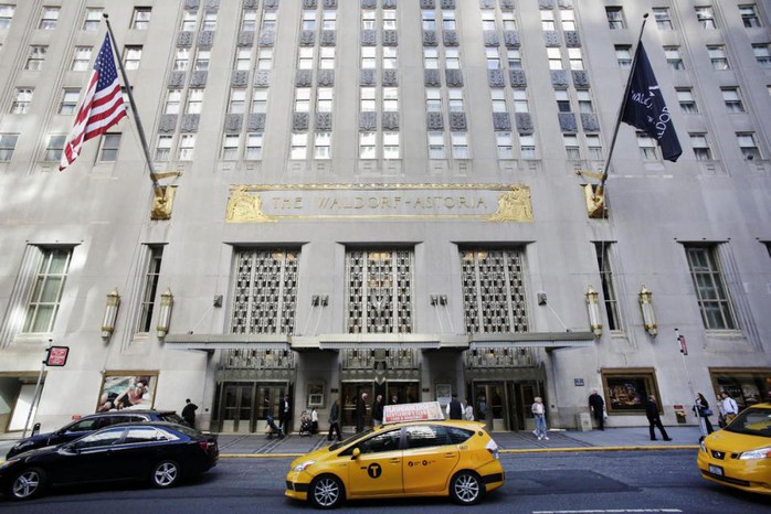 Khách sạn Waldorf-Astoria đã được bán cho tập đoàn bảo hiểm Anbang (Trung Quốc). Ảnh: AP