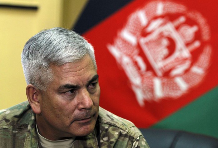 Tướng John F. Campbell thông tin IS tiến hành chiến dịch truyền thông xã hội phức tạp nhằm thu hút các tay súng Taliban ở Afghanistan và Pakistan. Ảnh: AP