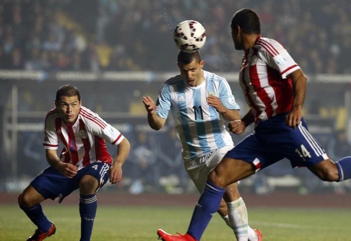 Aguero cũng kịp ghi tên vào danh sách lập công của Argentina