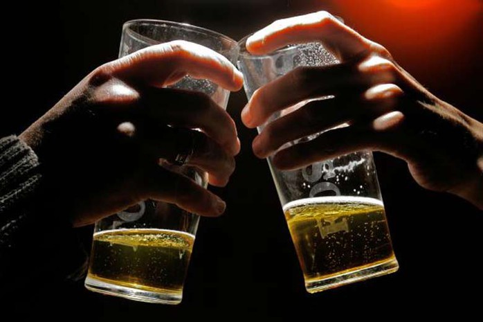 Hai nhà máy chưng cất rượu ở tỉnh Quảng Tây bị tình nghi cho thêm thuốc Viagra vào rượu. Ảnh: AP