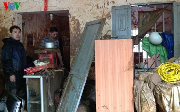 Tài sản hàng hóa của một gia đình ở Bon Phặng hư hỏng nặng sau lũ