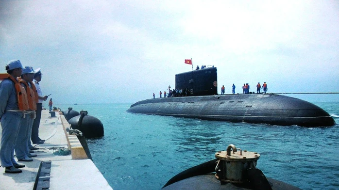 Tàu ngầm Kilo 636 đang luyện tập tại vùng 4 Hải quân