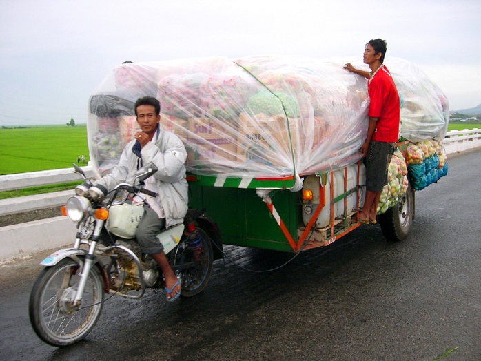 Theo thống kê của ngành Hải quan An Giang, năm 2014 lượng hàng hóa xuất khẩu qua Cửa khẩu Quốc tế Tịnh Biên đi Campuchia trị giá trên 109,5 triệu USD, tăng trên 20 triệu USD so với 2 năm trước.