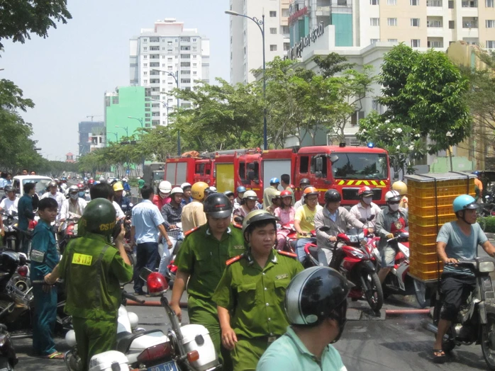 Lực lượng chữa cháy được huy động tối đa