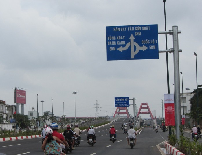 Đường Phạm Văn Đồng được xem là tuyến đường nội đô hiện đại và đẹp nhất tại TP HCM