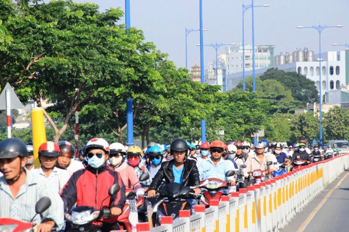  Sự cố gây kẹt xe trên đại lộ Võ Văn Kiệt trong suốt gần 2 giờ đồng hồ vào thời điểm cao điểm đi lại buổi sáng 19-8.