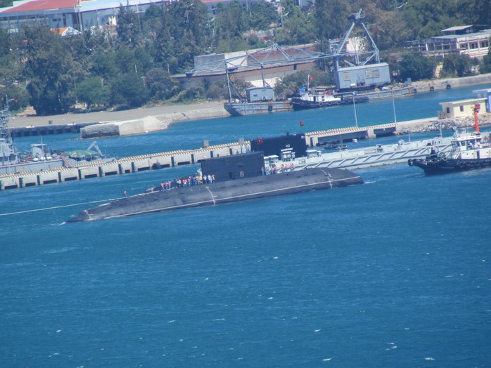 Tàu ngầm kilo HQ Hải Phòng đã vào quân cảng an toàn