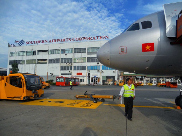 Việc nhượng quyền khai thác sân bay, nhà ga vẫn còn gây nhiều băn khoăn trong dư luận 
Ảnh: TẤN THẠNH