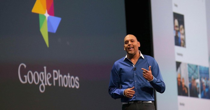 Giám đốc phụ trách Google Photos, Anil Sabharwal giới thiệu về ứng dụng này tại Google I/O 2015. Ảnh: CNBC