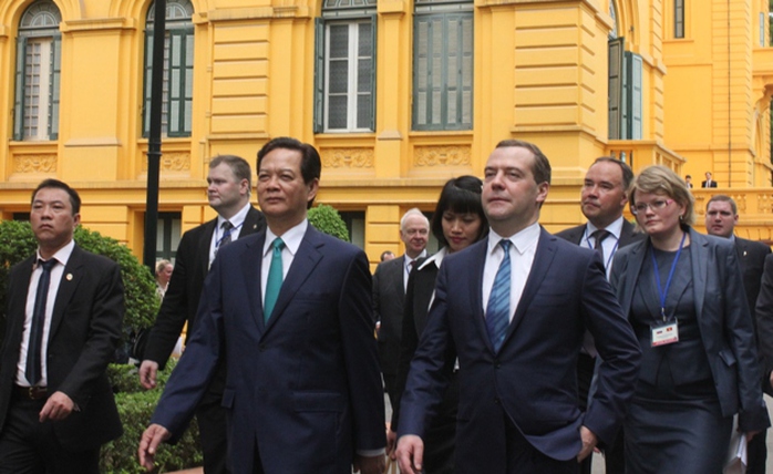 Thủ tướng Nguyễn Tấn Dũng đón Thủ tướng Nga Medvedev
