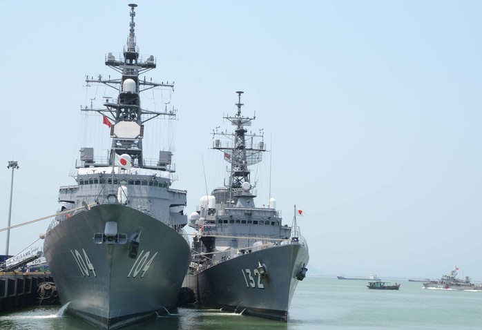 Hai khu trục hạm hiện đại của Lực lượng tự vệ bờ biển Nhật Bản cập cảng Tiên Sa