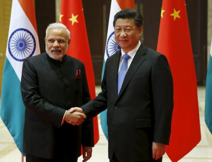 Ông Narendar Modi gặp gỡ Chủ tịch Tập Cận Bình. Ảnh: Reuters