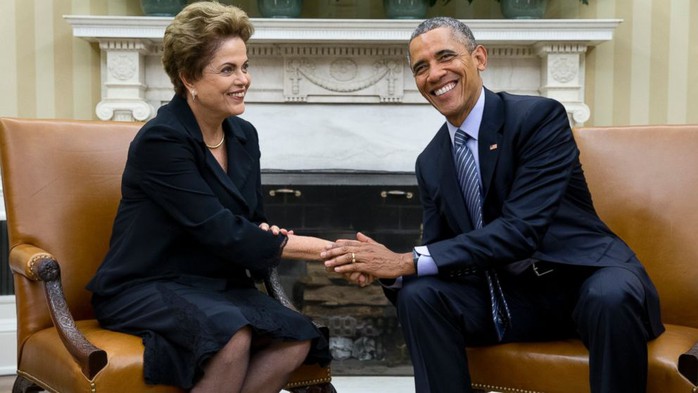 Tổng thống Obama (phải) trong cuộc họp báo với Tổng thống Brazil Dilma Rousseff (trái). Ảnh: AP