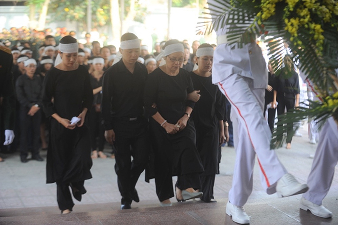 bà Huyền Lâm, vợ nhạc sĩ An Thuyên và các con buồn đau vô hạn trước sự ra đi của nhạc sĩ