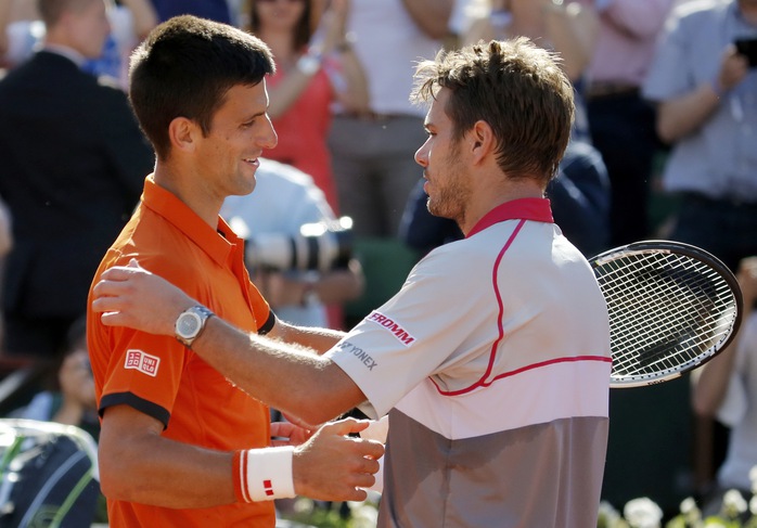 Nếu không có gì bất ngờ, đương kim vô địch nam Djokovic (trái) có thể sẽ gặp Wawrinka ở bán kết  Ảnh: REUTERS