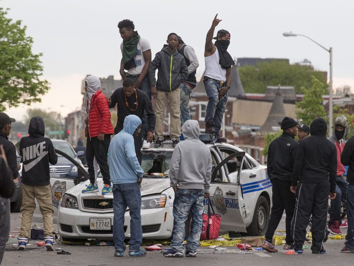 Cái chết của thanh niên da màu Freddie Gray sau khi bị cảnh sát đánh đã gây ra làn sóng bạo động ở Baltimore Ảnh: EPA