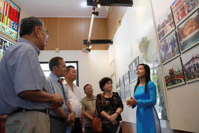 Khách tham quan Khu Tưởng niệm các Vua Hùng thuộc Công viên Lịch sử Văn hóa dân tộc  (quận 9, TP HCM)Ảnh: Hoàng Triều