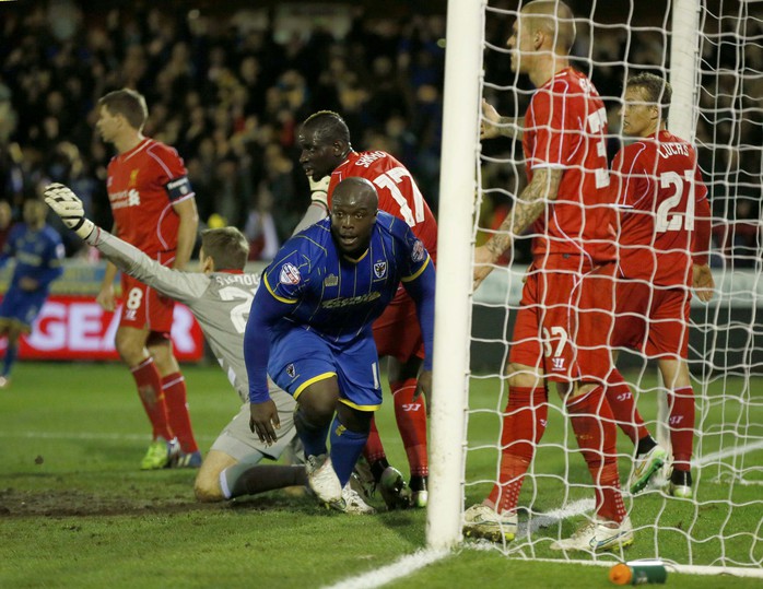 Akinfenwa ghi bàn cho Wimbledon