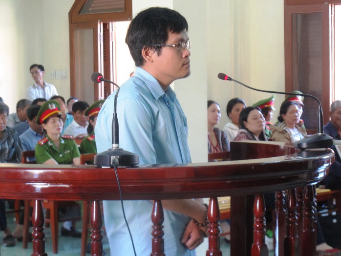 Bị cáo Nguyễn Tấn Quang khai nhận còn thấy Lê Hải Phú, cán bộ Công an TP Tuy Hòa đánh và đá vào người Kiều