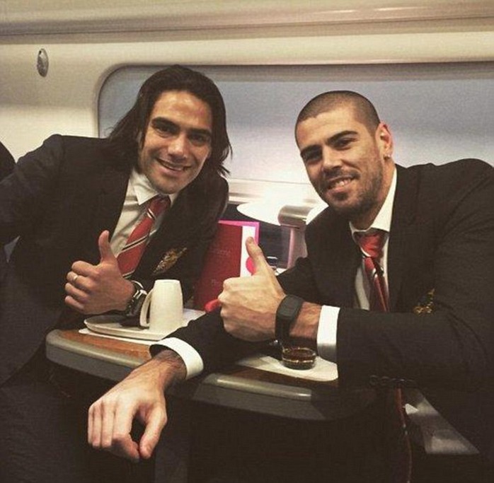 Falcao và thủ môn Valdes trên mạng xã hội Instagram sau trận