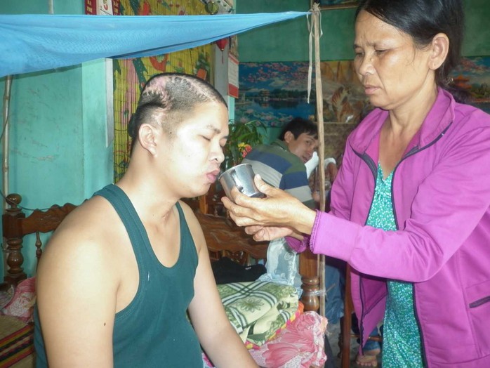 Ông Chương bị tố lợi dụng hoàn cảnh ngặt nghèo của gia đình anh Trịnh Tấn Phúc để trục lợi