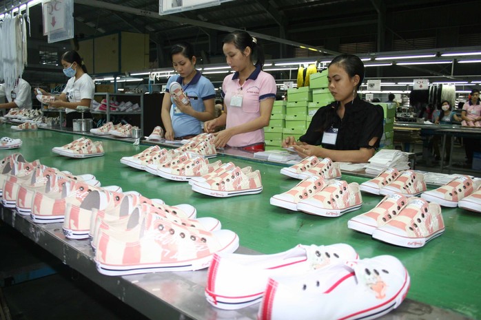 Sản xuất giày xuất khẩu tại Công ty CP Công nghiệp Đông Hưng (tỉnh Bình Dương) Ảnh: Vĩnh Tùng