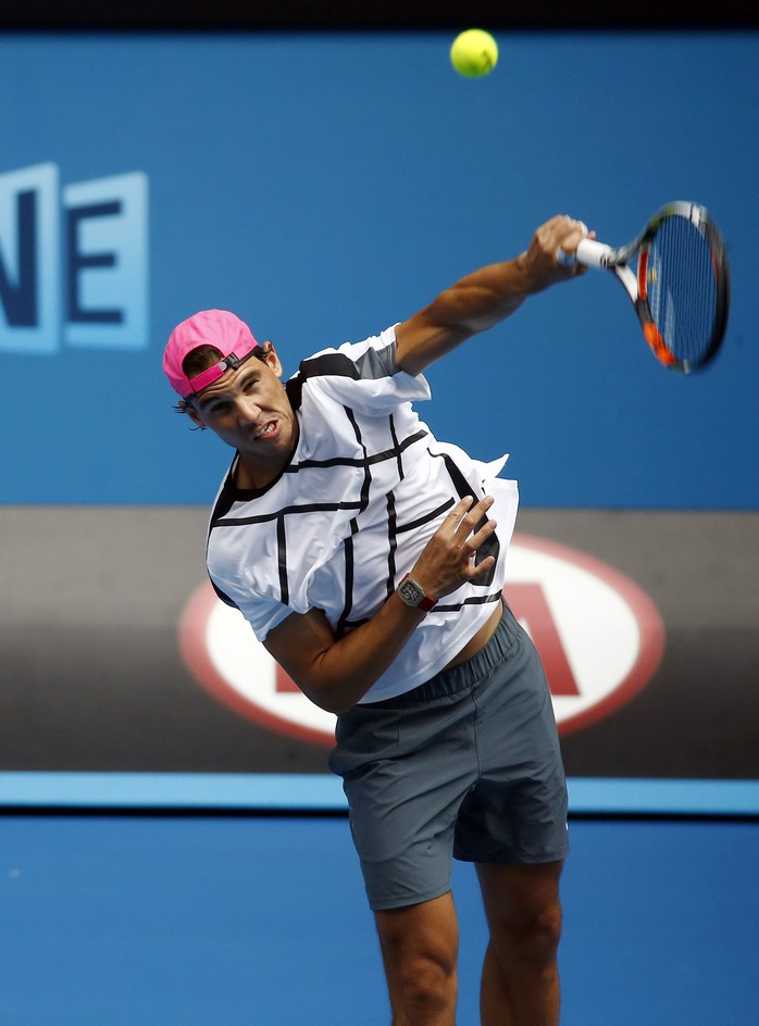 Nadal gần đây bị cho là giao bóng thiếu lực Ảnh: REUTERS
