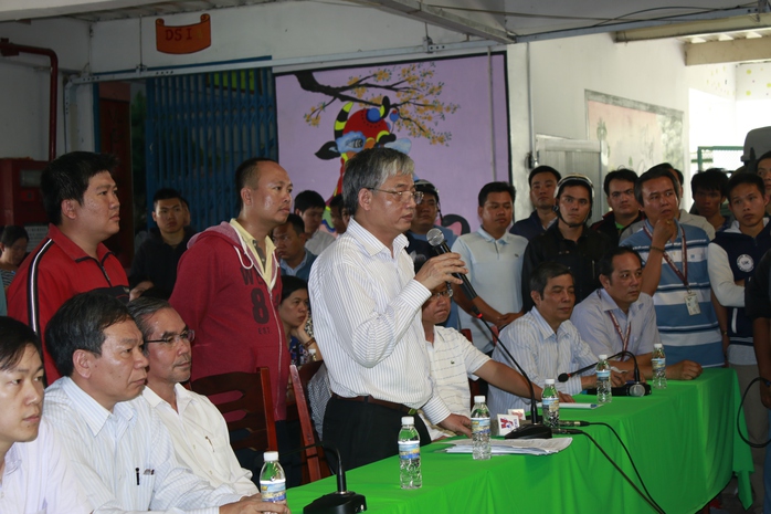 Ông Doãn Mậu Diệp, Thứ trưởng Bộ LĐ-TB-XH, trao đổi với công nhân Công ty TNHH Pou Yuen (100% vốn Đài Loan, quận Bình Tân,TP HCM), về chính sách BHXH vào tháng 3-2015Ảnh: VĨNH TÙNG