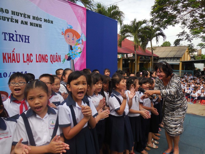 Nghệ sĩ Kiều Phượng Loan nỗ lực đưa cải lương vào học đường Ảnh: Thanh Hiệp