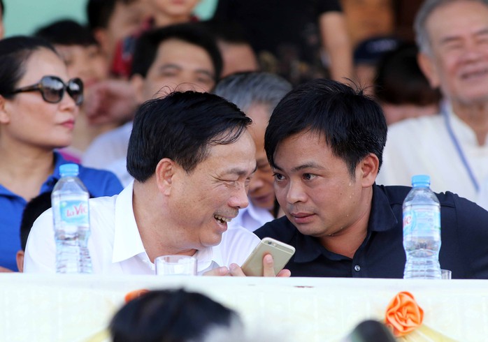Chủ tịch mới của Thanh Hóa, ông Doãn Văn Phương (phải)Ảnh: Hải Anh