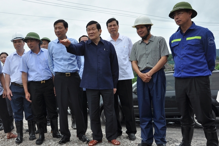 Chủ tịch nước thị sát, kiểm tra việc khắc phục hậu quả lũ lụt tại mỏ than Núi Béo, tỉnh Quảng Ninh - Ảnh: Báo Quảng Ninh