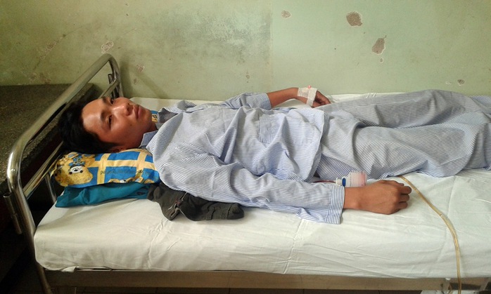 Anh Khanh đã qua cơn nguy kịch, đang điều trị tại Bệnh viện Đa khoa Bình Thuận. (ảnh Quốc Vinh)