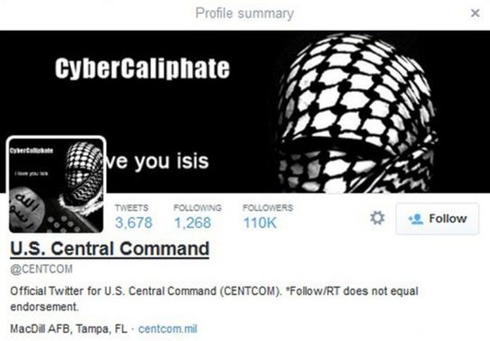 Tài khoản Twitter của Centcom còn đăng tải hình ảnh một nhân vật trong chiếc mũ trùm đầu màu đen-trắng cùng dòng chữ: "Tôi yêu IS”. Ảnh: Reuters