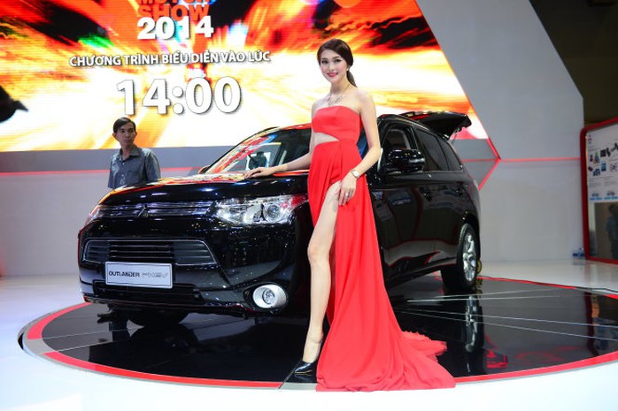 Một PG tại một cuộc triển lãm ôtô Việt Nam năm 2014 - Ảnh: Q.Định Một PG tại một cuộc triển lãm ôtô Việt Nam năm 2014 - Ảnh: Q.Định