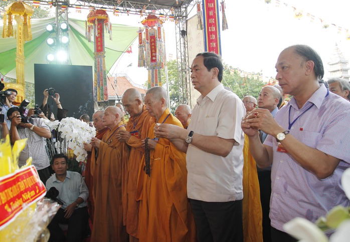 Đại tướng Trần Đại Quang, Bộ trưởng Bộ Công an dâng hương tưởng nhở các liệt sĩ